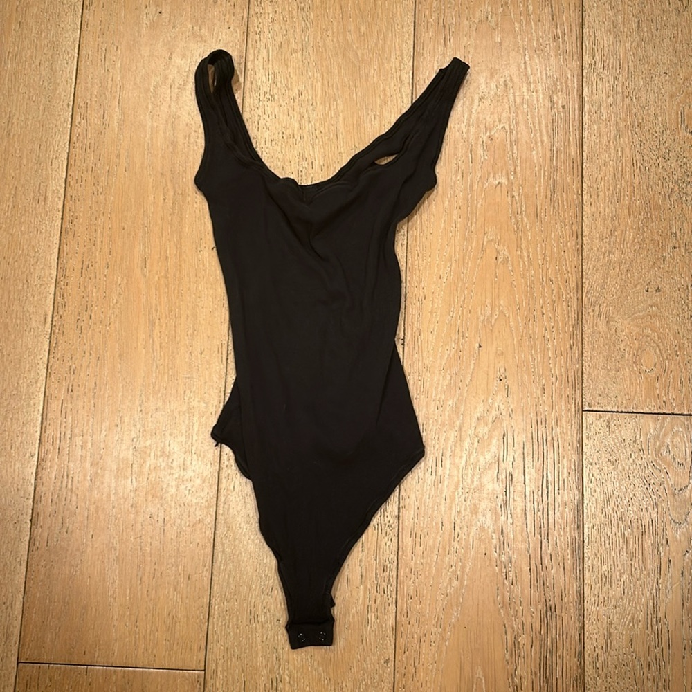 SKIMS black size small nonsleeve bodysuit